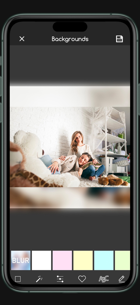 풍경 사진이 정사각형 프레임에 맞도록 블러 배경 효과가 적용된 사진 편집 인터페이스