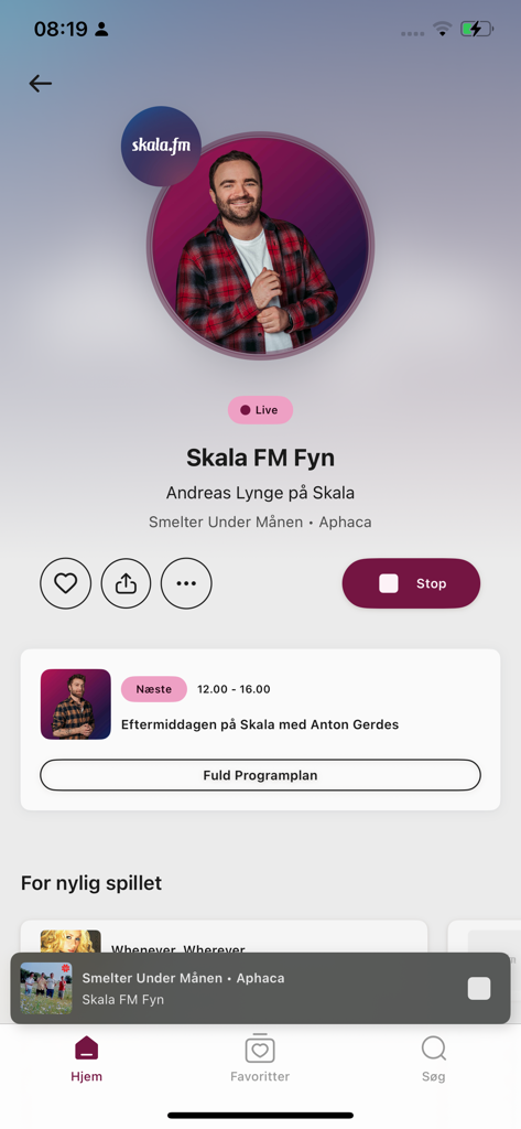 Skala FM - Skala FM mobile app interface showing the live radio player with host Andreas Lynge and current song information
