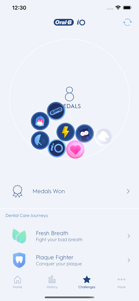 Schermata delle sfide dell'app Oral-B che mostra medaglie vinte e percorsi di cura dentale.