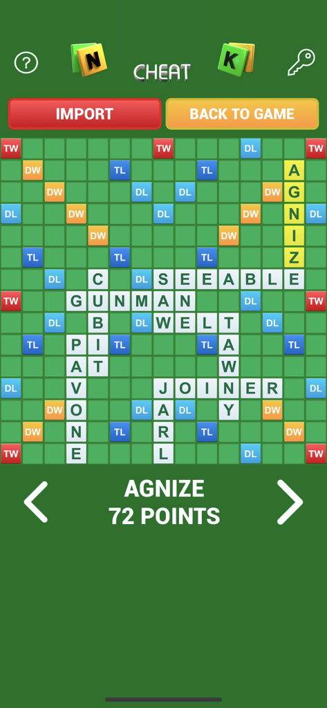 Interface do aplicativo solucionador de Scrabble mostrando sugestões de palavras de alta pontuação em uma grade de tabuleiro de jogo
