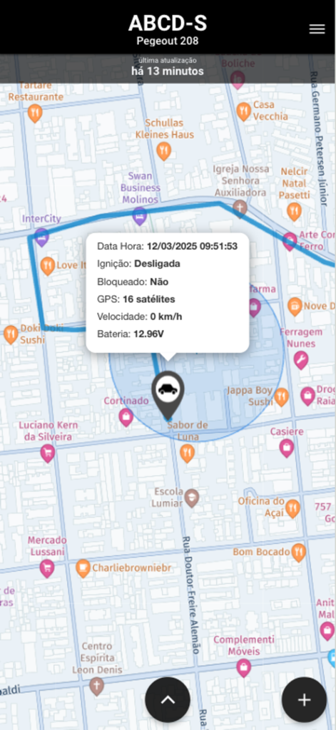 Interfaz de la aplicación móvil Max Lock que muestra la ubicación y el estado del vehículo en un mapa.