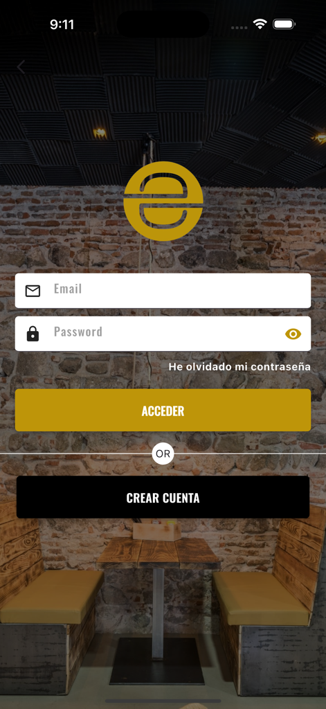 Bendita Burger - Pantalla de inicio de sesión y creación de cuenta de la app Bendita Burger con campos de correo electrónico y contraseña sobre un fondo rústico de restaurante