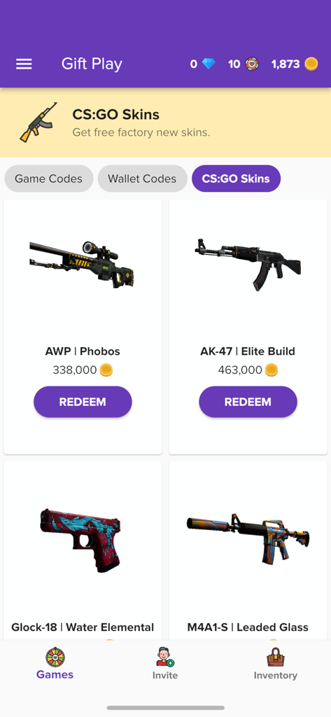 Gift Play - Earn Gift Cards - Interfaz de la aplicación Gift Play que muestra aspectos de CS GO disponibles para canjear usando monedas de oro.