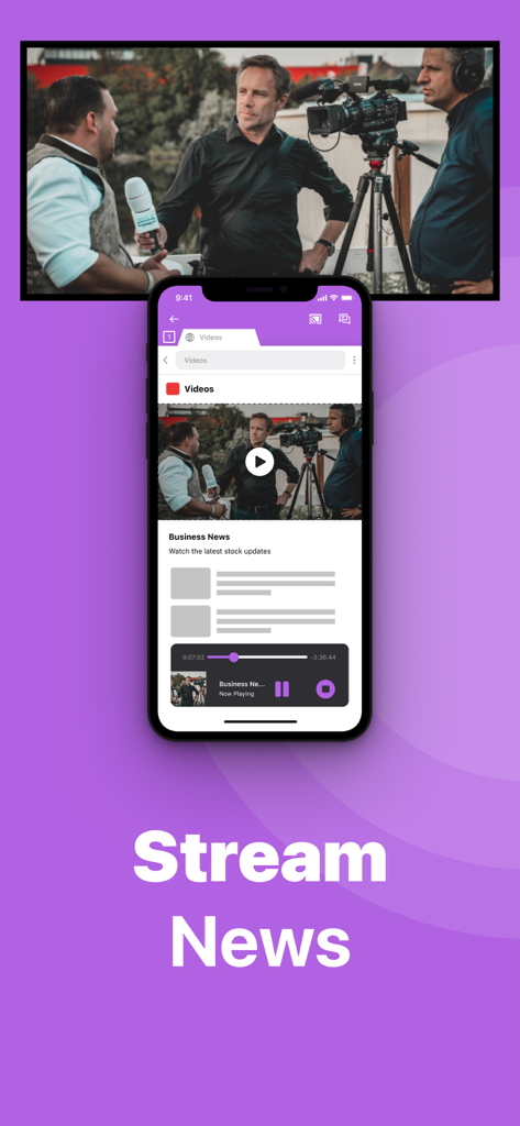 Ein iPhone, das drahtlos ein Wirtschaftsnachrichten-Video auf einen großen Sony Smart TV-Bildschirm spiegelt.