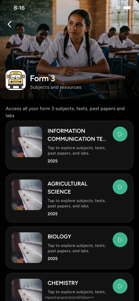 Estudy Learn - Estudy Learnアプリの科目選択画面。生物学や化学などのコースがリスト表示されています。