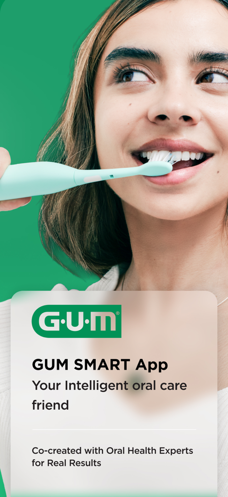GUM SMART - Eine Frau putzt ihre Zähne mit einer elektrischen Zahnbürste, die das GUM SMART App-Logo und den Slogan zeigt