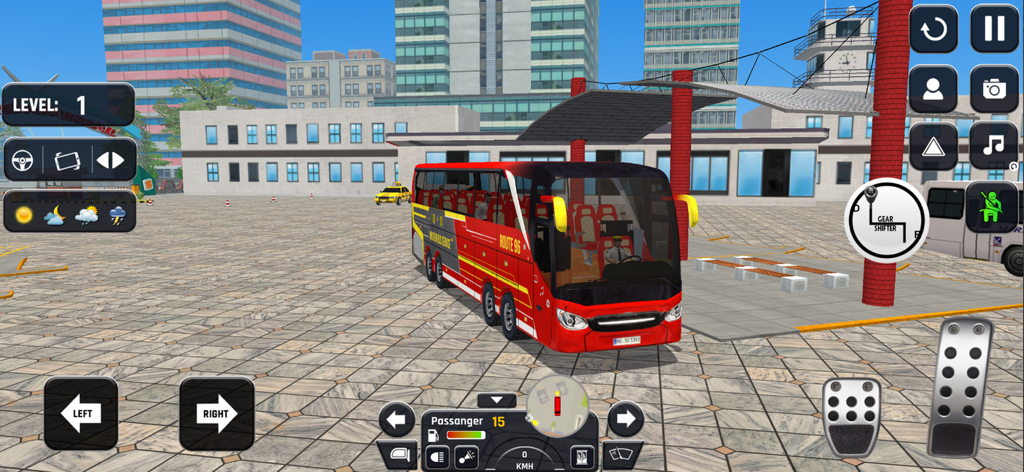 Modern City Bus Simulator Game - Un autobús rojo en una estación en el juego Modern City Bus Simulator con controles móviles visibles.