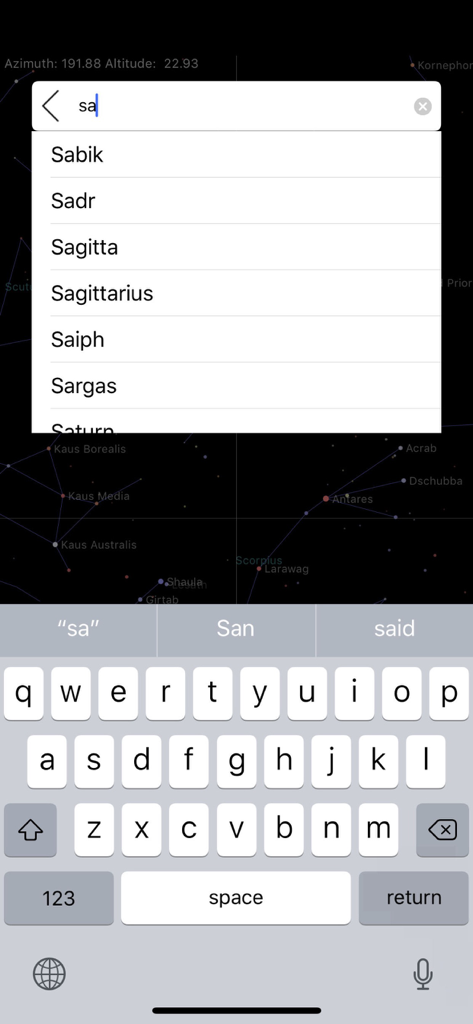 Constellation Map mobile - Constellation Mapアプリの検索バーに、いて座や土星のような星や惑星の候補結果が夜空の背景に表示されています