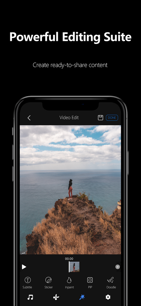 AKASO GO - Pantalla de la aplicación móvil AKASO GO mostrando la suite de edición de video con una persona en un acantilado y herramientas creativas