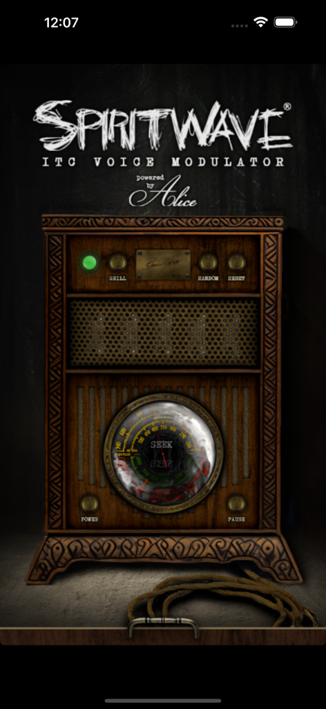 Interfaz de la aplicación SpiritWave con un diseño de radio de madera vintage para investigación paranormal