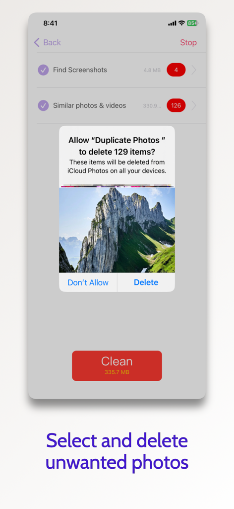 duplicate photos fixer - clean - 모바일 앱 인터페이스가 저장 공간을 절약하기 위해 중복 및 유사한 사진을 삭제하라는 메시지를 보여줍니다.
