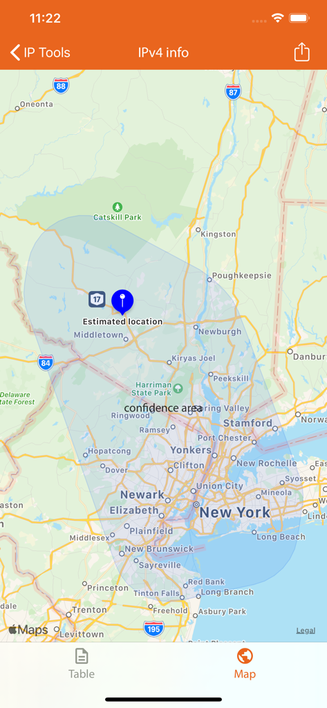 Una interfaz de mapa que muestra la ubicación estimada y el área de confianza para una dirección IP