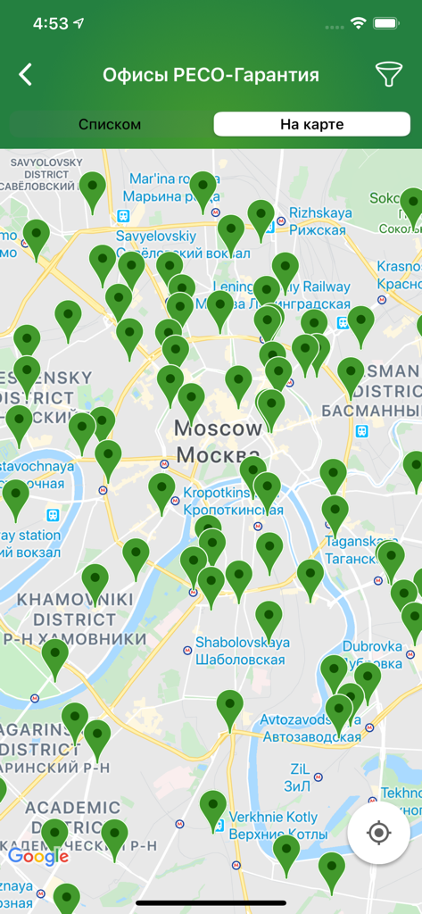 RESO Mobileアプリ内のモスクワの地図。保険事務所を示す多数の緑色のマーカーが表示されています。