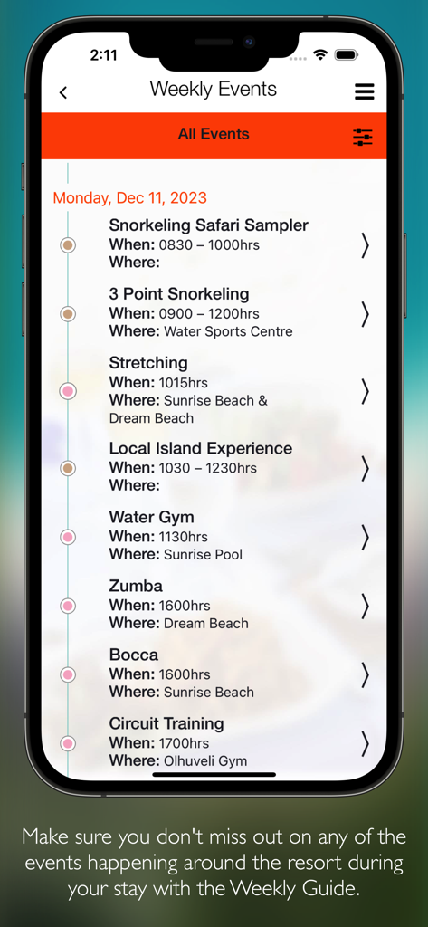 Un'interfaccia dell'app mobile che mostra un elenco di attività giornaliere del resort come snorkeling, stretching e tour dell'isola a Olhuveli Maldives.