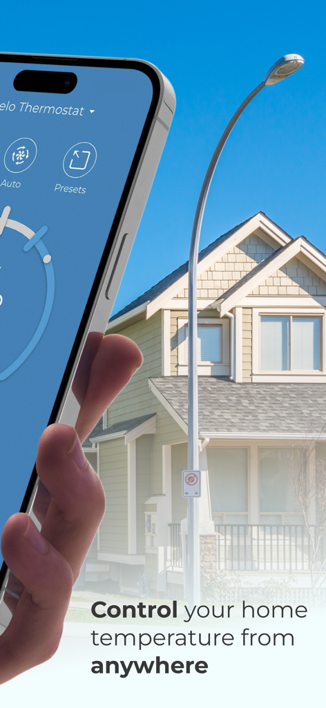 Cielo Home - Una persona que usa la aplicación Cielo Home en un smartphone para controlar la temperatura de su hogar desde cualquier lugar.