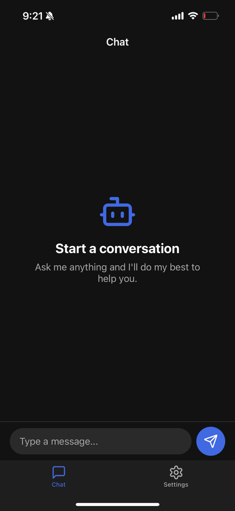 Interfaz de chat de la aplicación móvil Consensus A.I. que muestra una pantalla de inicio de conversación con un icono de robot azul en modo oscuro