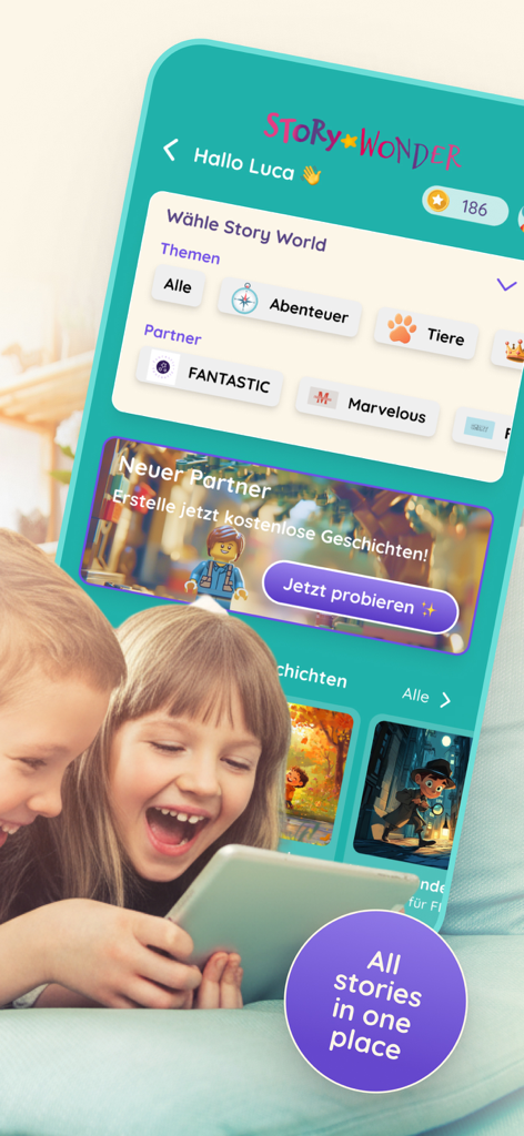 StoryWonderキッズオーディオブックアプリを使用しながら笑顔の子供二人（タブレット上）