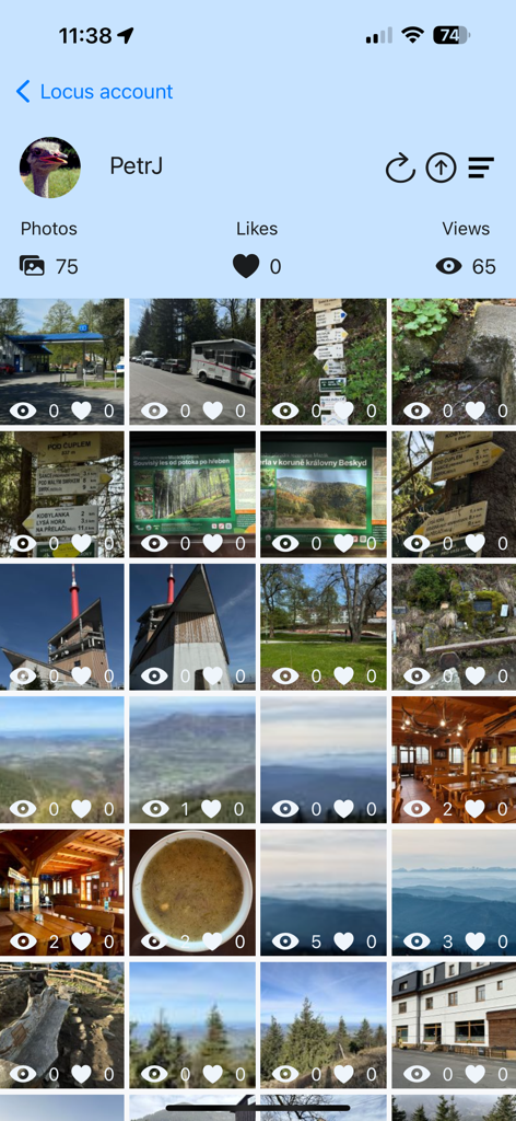 Una galería de fotos de perfil de usuario en la aplicación Locus Map Lite que muestra fotos de aventuras al aire libre y vistas del paisaje.