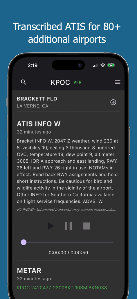 Interfaz de la aplicación ATIS Relay que muestra información aeroportuaria transcrita y datos meteorológicos METAR para Brackett Field.