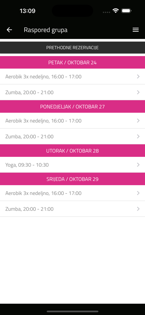 FORMA PLUS - Orario dei corsi di gruppo dell'app mobile FORMA PLUS che mostra sessioni di aerobica e yoga