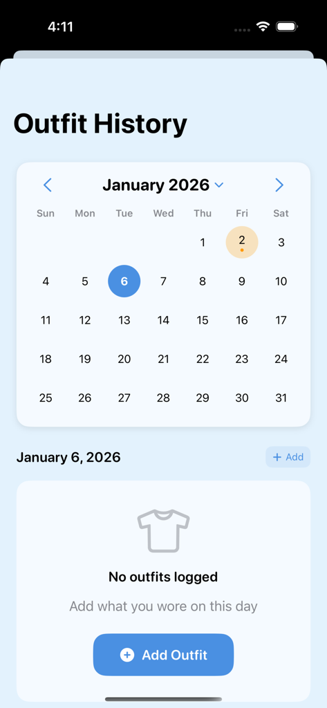 Wearther: What to Wear - Pantalla de historial de atuendos de la aplicación Wearther que muestra un calendario mensual para rastrear las elecciones diarias de vestuario