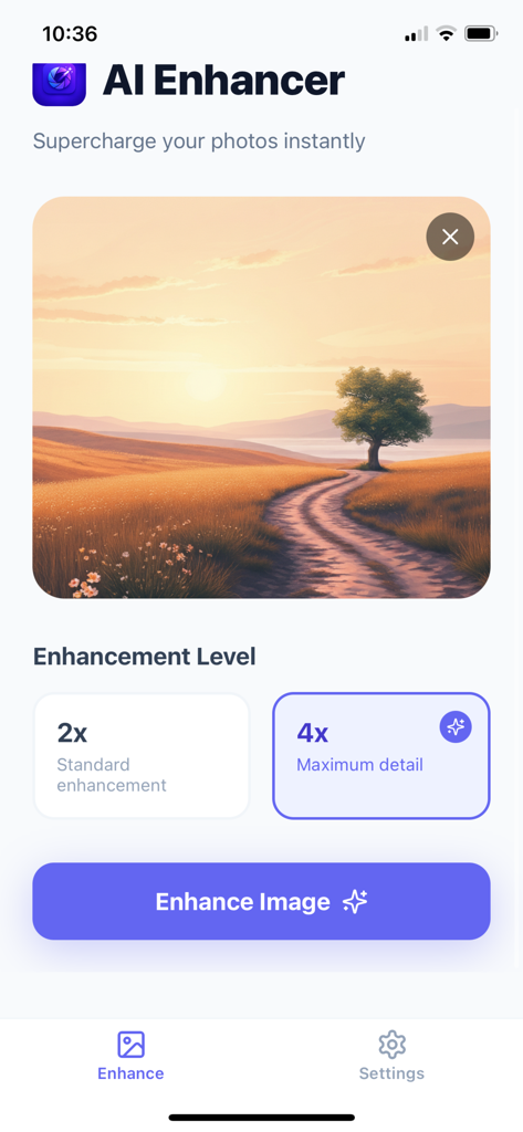 AI Image Enhancer - AIエンハンサーアプリのインターフェース。夕焼けの風景写真と、2倍および4倍のアップスケーリングエンハンスメントオプションが表示されています。