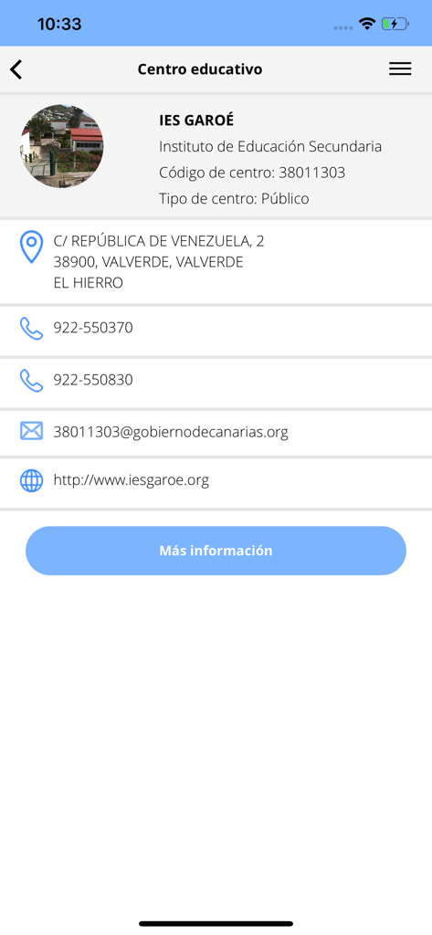 Pincel Alumnado y Familias - Pantalla móvil que muestra información de contacto del centro escolar, incluyendo dirección, números de teléfono y correo electrónico