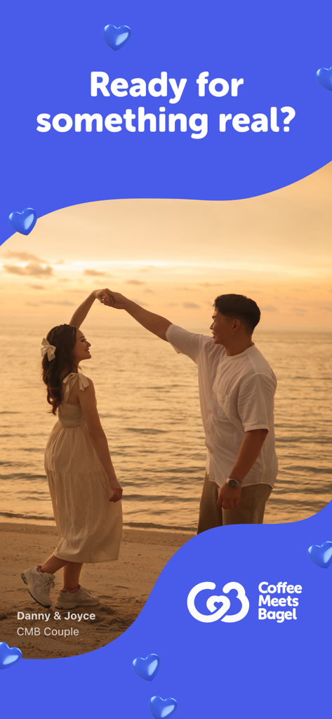 Coffee Meets Bagel: Dating App - Pareja feliz bailando en una playa al atardecer, representando una pareja exitosa de la aplicación