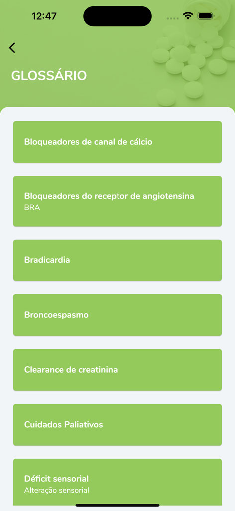 MPI Brasil - Pantalla de glosario en la aplicación MPI Brasil que muestra una lista de términos médicos y categorías de medicamentos para la atención geriátrica