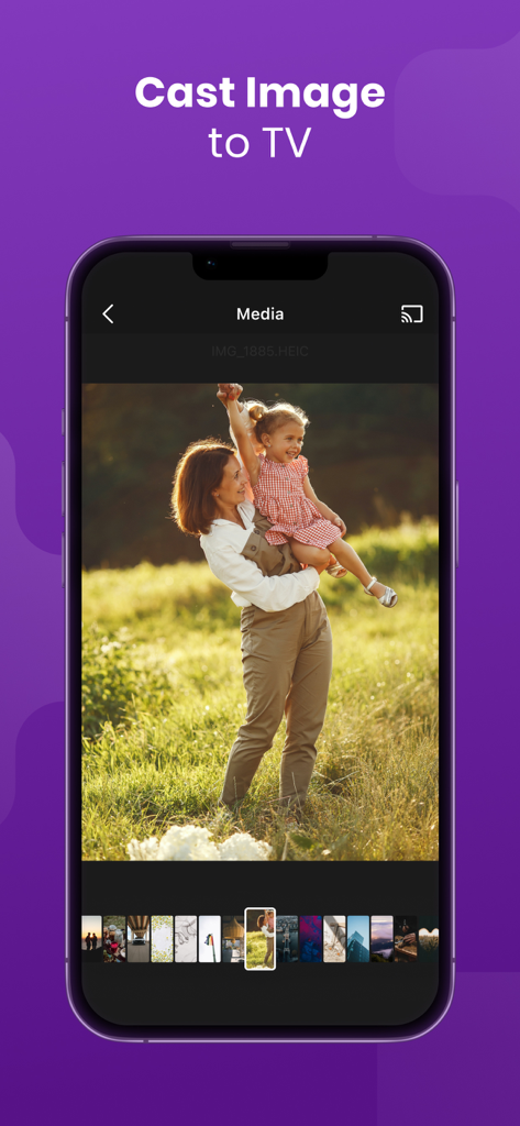 Aplicativo de iPhone mostrando o recurso de transmitir imagem para TV com uma foto de família