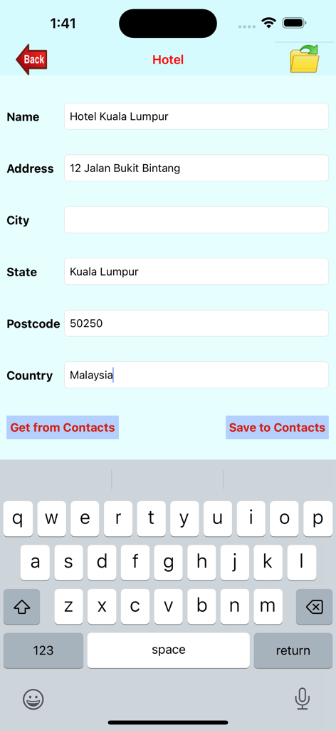 Visit Malaysiaアプリのホテル情報フォーム。名前と住所のフィールドが表示され、キーボードがアクティブになっています。