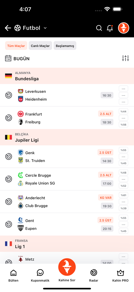 Kahin - Betting Analysis - Kahin Wettanalyse-App-Oberfläche, die Fußballspielpläne und Wahrscheinlichkeitsprozentsätze für Wettresultate anzeigt.