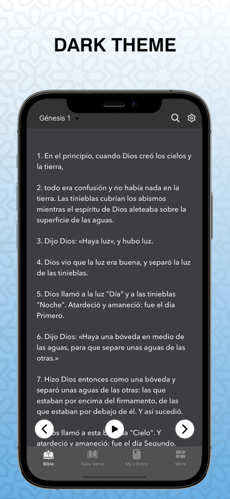 Biblia Reina Valera Audio - 스페인어 성경 앱 인터페이스가 다크 모드 테마로 경전을 보여줌
