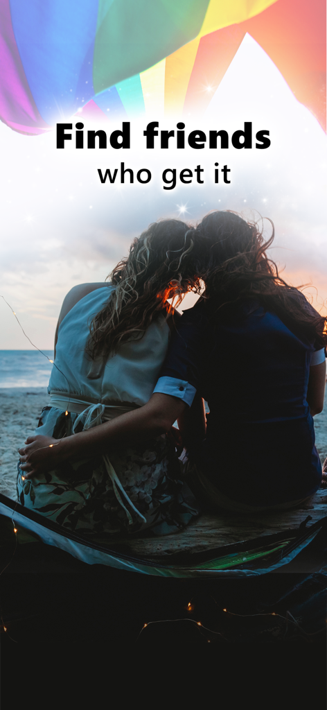 L-feeling - Dos mujeres sentadas juntas en una playa al atardecer bajo una bandera arcoíris con el texto "encuentra amigas que te entiendan"