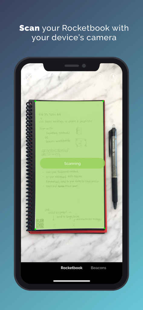 Cámara de un smartphone escaneando una página de un cuaderno Rocketbook con notas escritas a mano