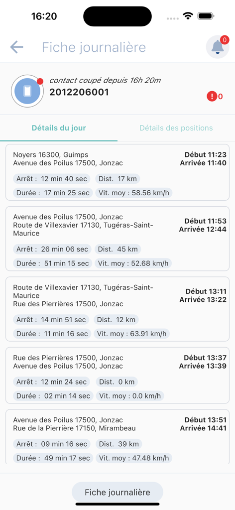 Écran du rapport journalier de trajet dans l'application Exdat montrant l'historique des itinéraires des véhicules, les durées des arrêts et les distances parcourues