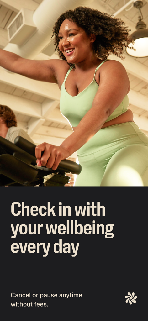 Una mujer haciendo ejercicio en una bicicleta estática con el texto 'Revisa tu bienestar cada día'.