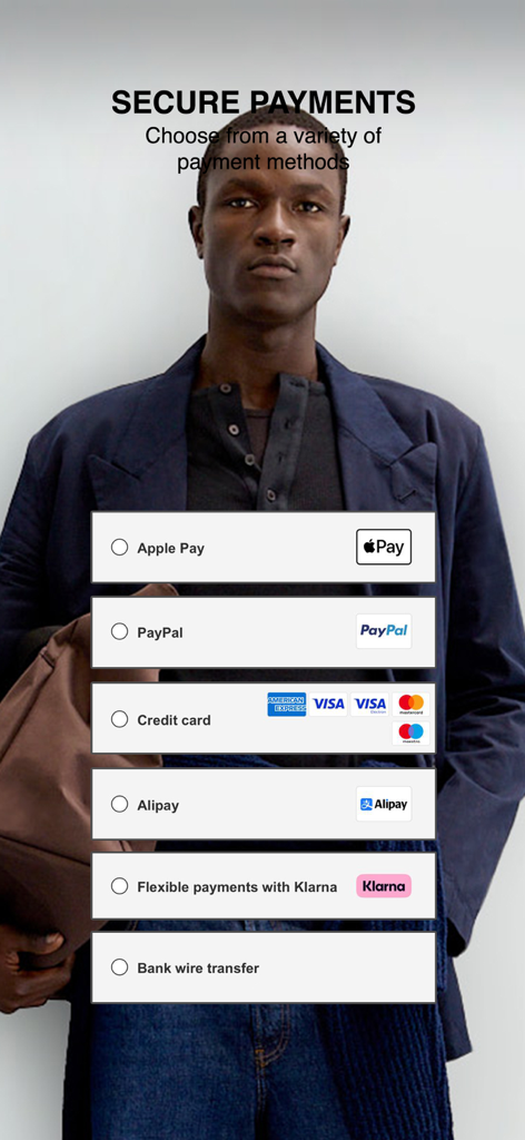 Un écran de l'application LUISAVIAROMA affichant les options de paiement sécurisées, y compris Apple Pay, PayPal, Carte de Crédit, Alipay, Klarna et Virement Bancaire.