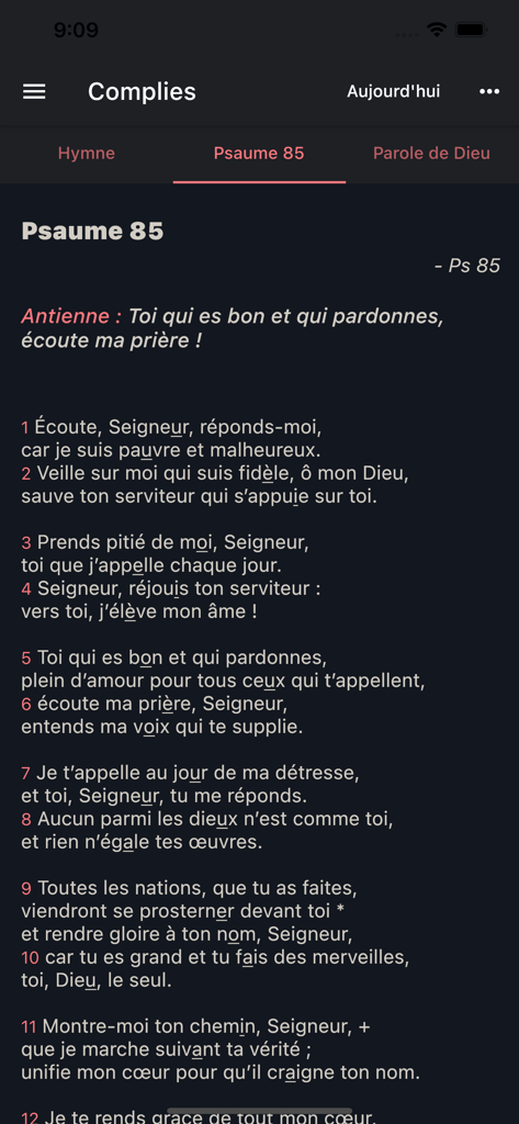 Aplicación móvil Biblia católica AELF mostrando el texto del Salmo 85 en una interfaz de modo oscuro