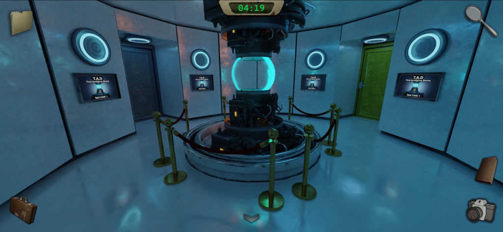 Uma sala de laboratório futurista com uma máquina central brilhante e telas interativas no jogo Recursão.