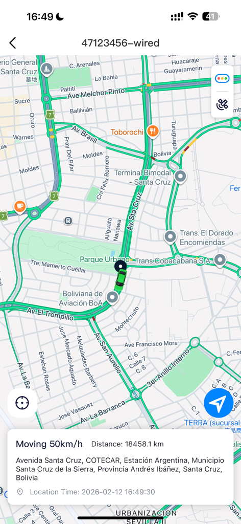 TSS Rastreo - Pantalla de la aplicación móvil TSS Rastreo mostrando rastreo de vehículos en tiempo real en un mapa con velocidad y detalles de dirección