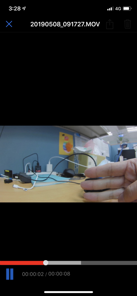 iSmart DV2 - Interfaccia di riproduzione video dell'app iSmart DV2 che mostra una clip registrata e i controlli di riproduzione.