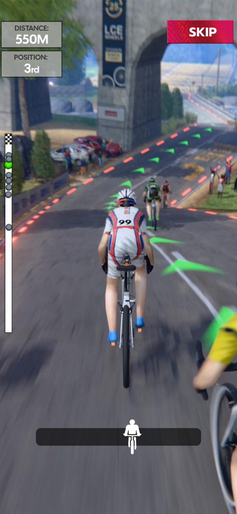 Road Cycling: World Tour Race - Captura de pantalla del juego de un ciclista en tercera posición durante una carrera de ciclismo de carretera de la vuelta al mundo