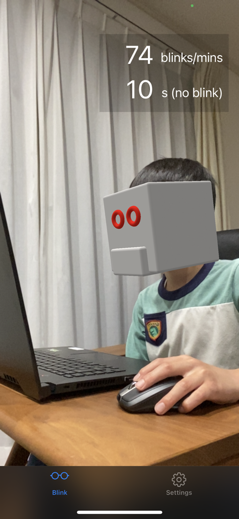 Eyeblinkr - Eyeblinkr app tracking blinks per minute for a user working on a laptop