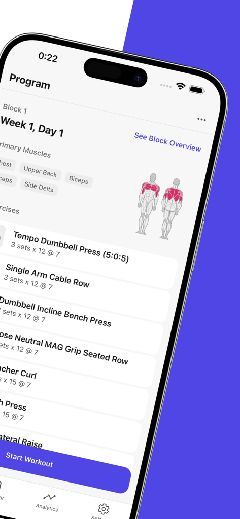 Tela de um programa de treino no aplicativo Hyper mostrando uma lista de exercícios e grupos musculares visados.