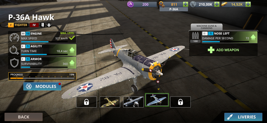 Wings of Heroes: WW2 Planes - Menú de personalización de aeronaves de Wings of Heroes mostrando un P-36A Hawk en el hangar
