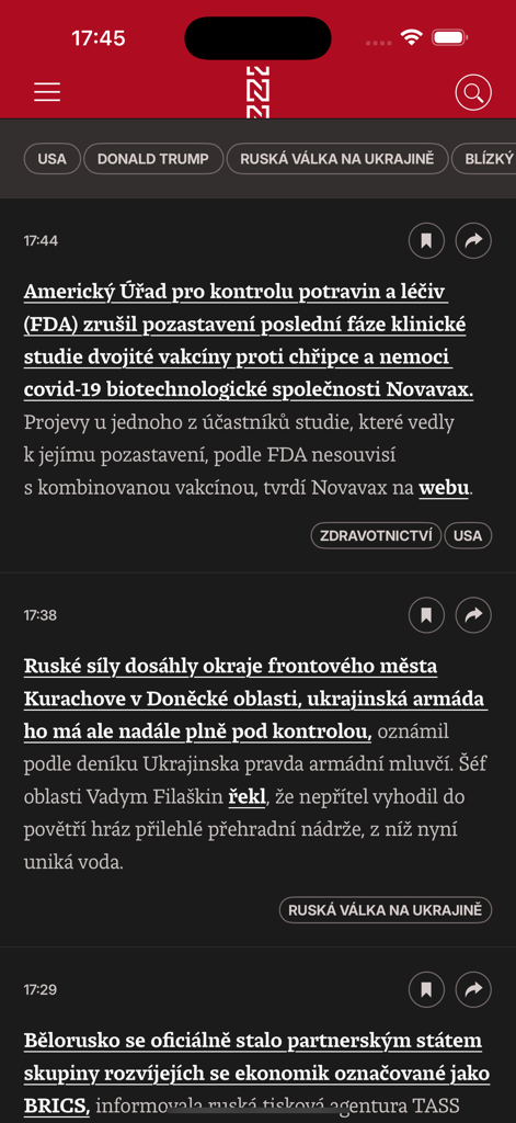 Minuta N mobile app interface showing a summarized news feed in dark mode with Czech headlines.