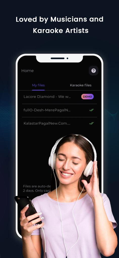 unMix - AI Vocal Remover - Interfaz de la aplicación unMix AI Vocal Remover mostrando archivos de música con una mujer sonriente usando auriculares.