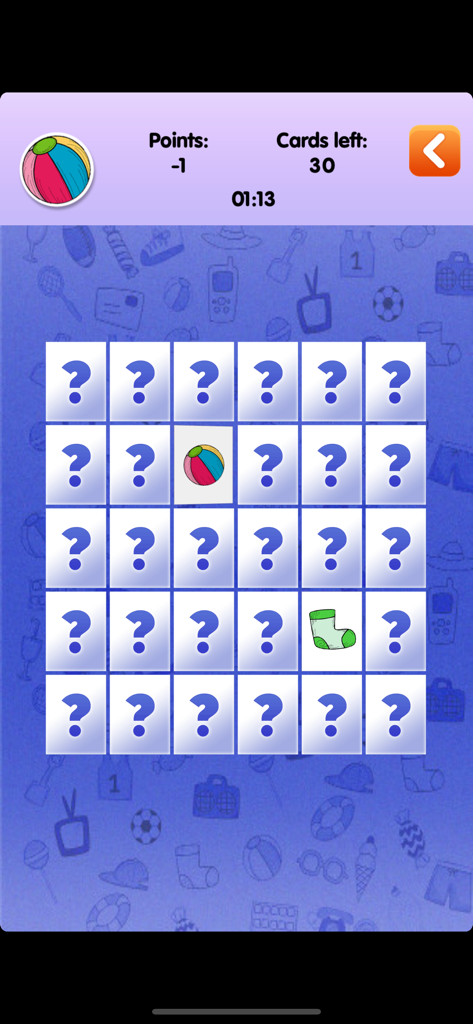 Pantalla de juego de un juego infantil de emparejar memorias con iconos de juguetes y un temporizador