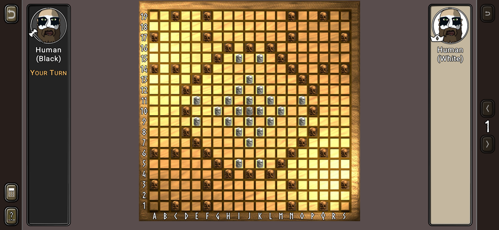 Interfaz del juego de mesa digital Hnefatafl que muestra una cuadrícula grande con piezas temáticas vikingas y avatares de jugadores